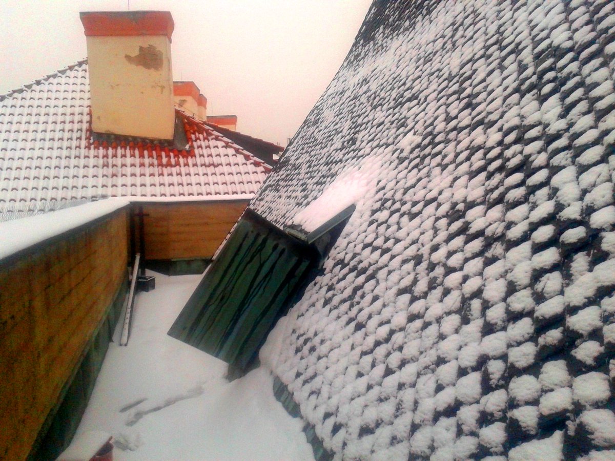 LucieH_GHMP's tweet photo. ...beautiful winter fairy tale on the roof of #StoneBellHouse... #ARTisFairyTale in #GHMP... #ARTisPure #ARTisWhite https://t.co/tM9QyB5vvX https://t.co/9Cag77Hgqq