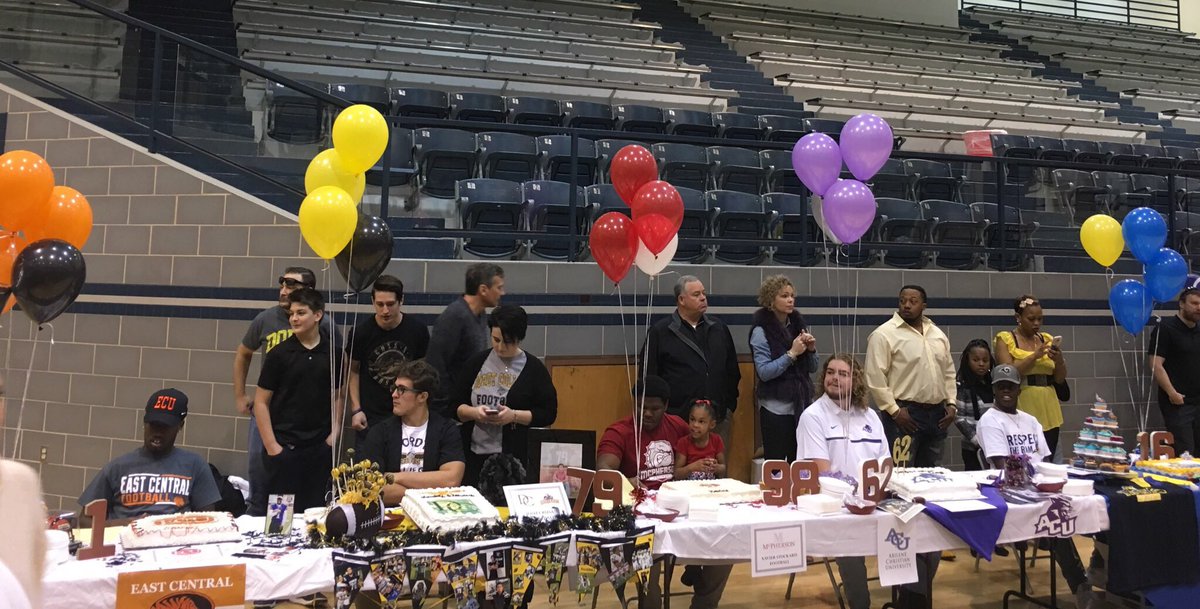 TrackCoachEvans's tweet photo. Proud of these guys, signing today to continue their careers as student-athletes at the next level #hardworkpaysoff #signingday #HuskyNation https://t.co/awxKtG7YC1
