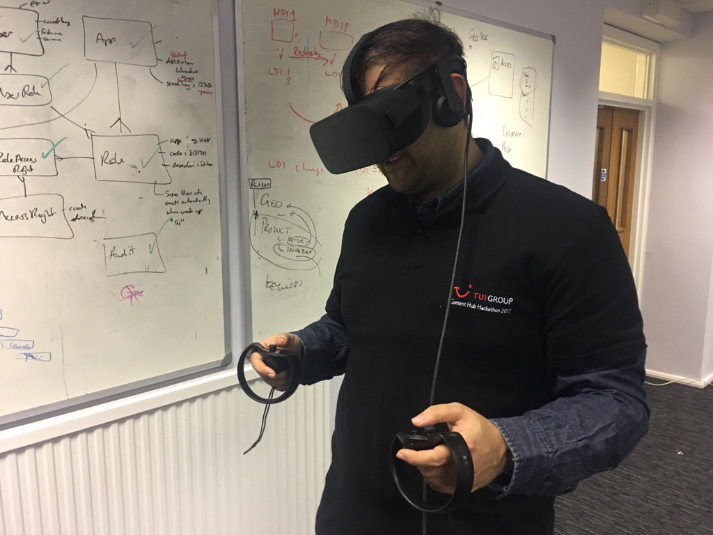 supernuman's tweet photo. Now we know why Sal is always the last to leave. #occulus #ContentHubHackathon2017 https://t.co/XxVeNoUoUf