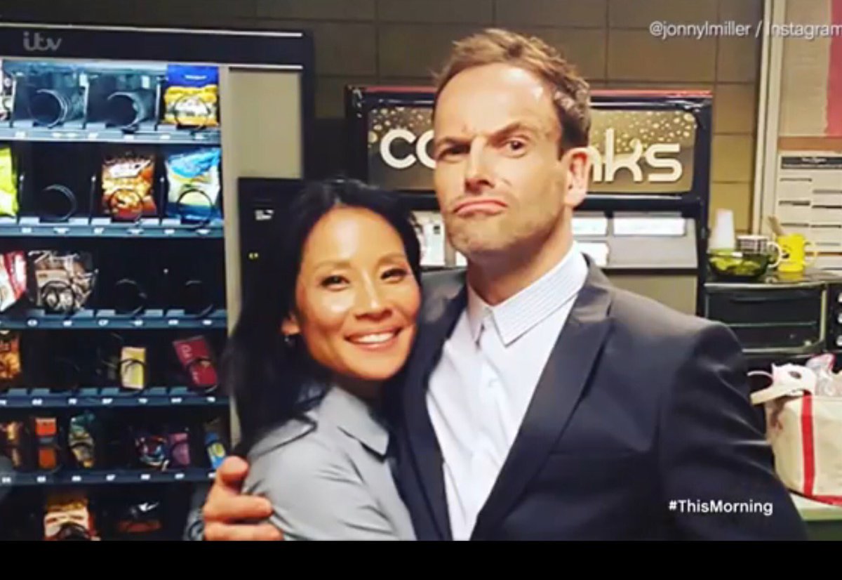 CPippi's tweet photo. #elementary great writers,superb actors, most intelligent TV show👍🏻👏🏻 #jonnyleemiller #LucyLiu #ElementaryWriters best #sherlockholmes https://t.co/1MJ3D8XmKu