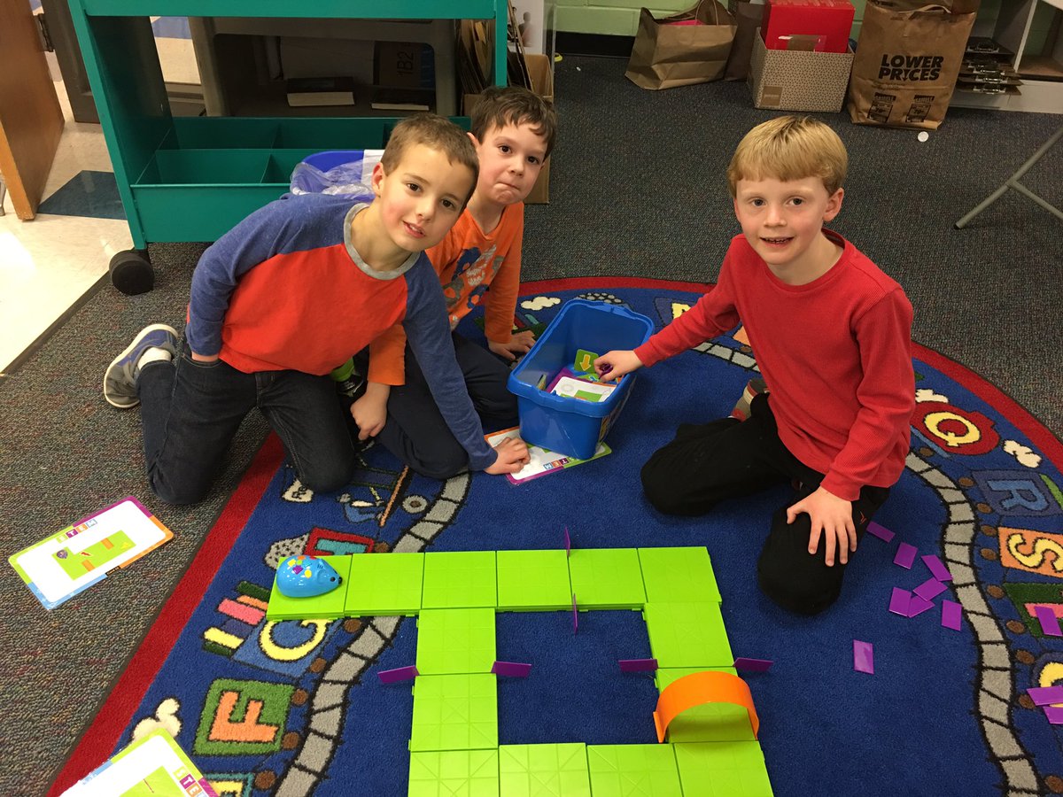 andie245's tweet image. K/1&apos;s programming #robotmouse @meriwetherles @chalkrelic @MLSPTO #kidscode