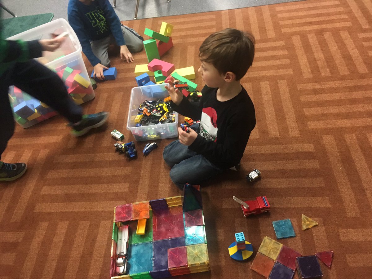 MrsSaundersCG's tweet photo. "Almost all creativity involves purposeful play" - Maslow @FMPSD @GSPlayDay @BeaconhillFMPSD @g_tebay #GSDP2017 #bhbears https://t.co/tqwxxInkbj