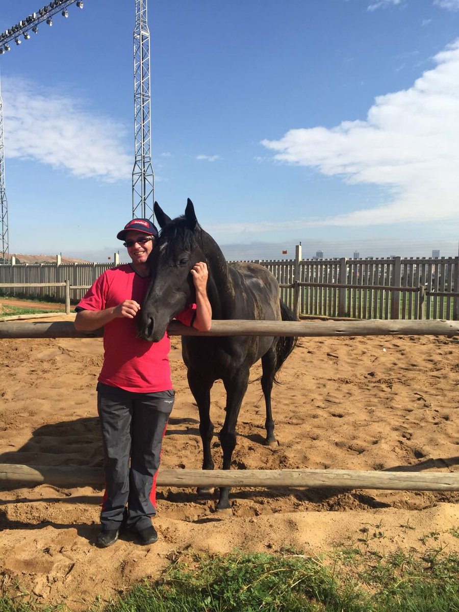 Francois Naude visiting his old friend Magico. They still hold the 1000m record at the Vaal.