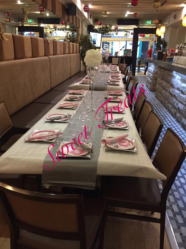 sweetreats6's tweet photo. Baby Shower (Girl)

#babyshower #sweettable #handmadedeco #balloons #tableware https://t.co/8axcPH9jug