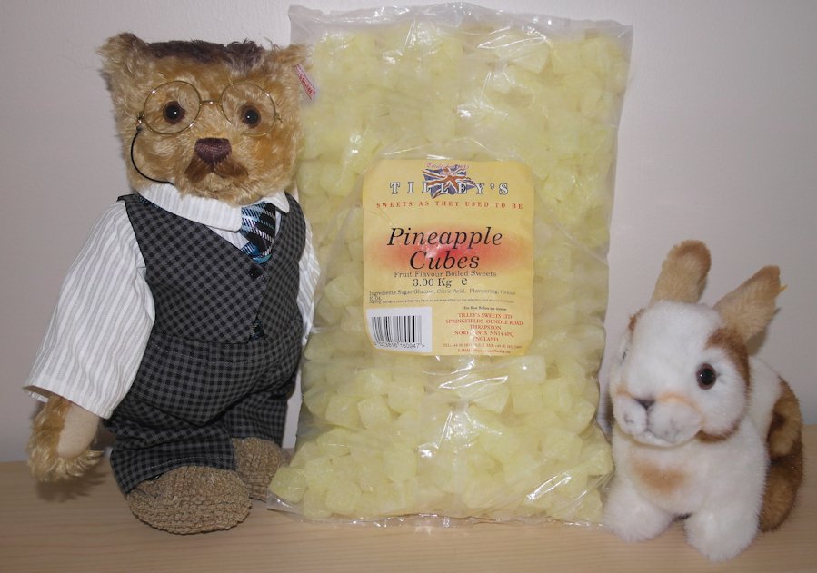 ToddyFur's tweet photo. Oh I agree Pip... but sometimes big packages can be nice too? @pip_mouse @pearsonwv @sherfordbear #FurryTails #PineappleCubes https://t.co/8uKoqlnzEc