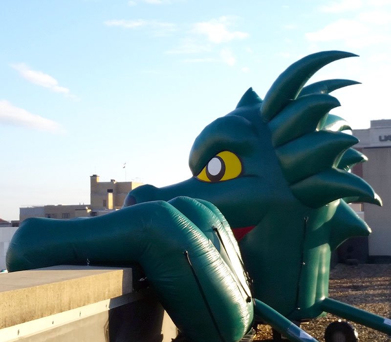 interactiveinf's tweet image. #InteractiveInflatables #UAB Blaze Inflatable Rooftop Mascot Dragon.
@interactiveinf created this amazing #rooftopInflatable of UAB's Mascot