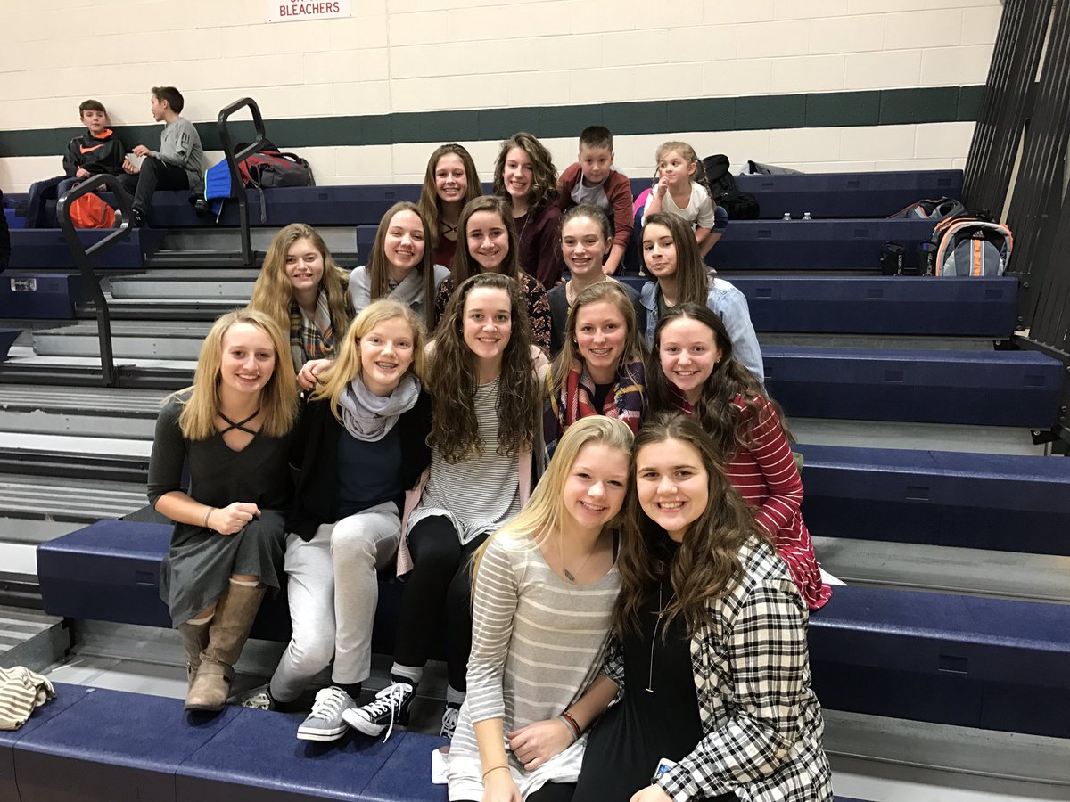 HCMSmaroons's tweet image. @HCMSmaroons 8th girls ready to rock and roll at our first game! Go Maroons