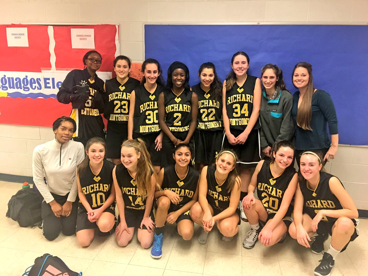 ms_carado's tweet photo. The JV ladies ended their season w/ a win against Wooton. 8-7! Thank you for a great season girls &amp; parents! #RMRockets #JVbball @OakesRMHS https://t.co/mWaieyAtzH