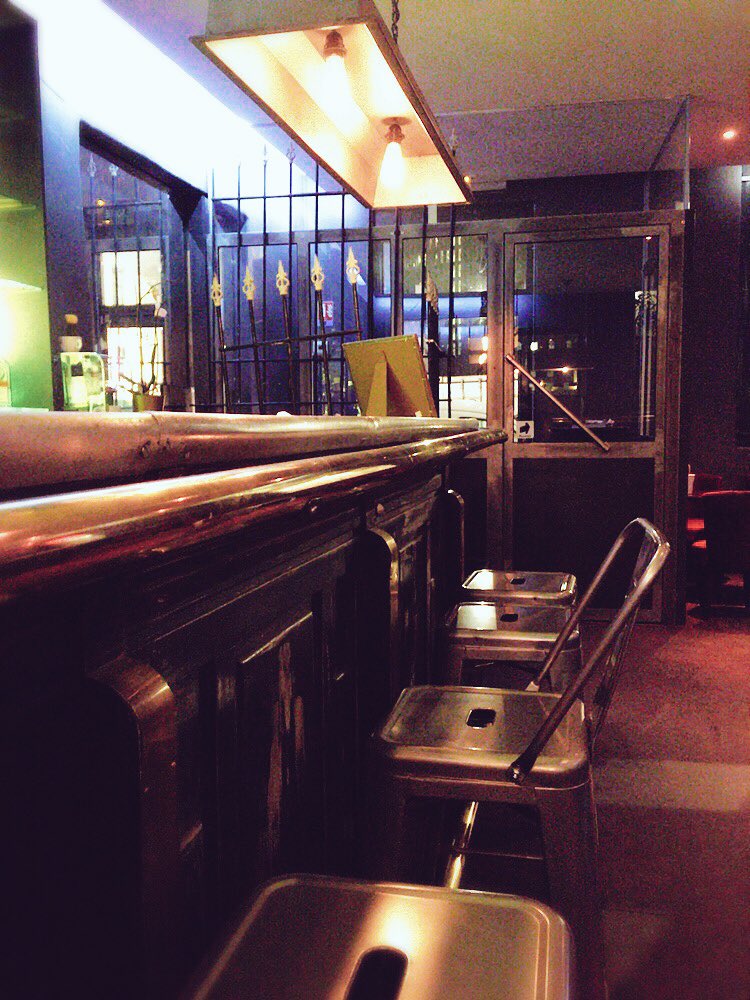 Life2Ouf's tweet photo. La Banque bar  - Mardi au samedi à partir de 17h place Louise de bettignies Lille  faites tourner 😊 https://t.co/1awgoH6EBH