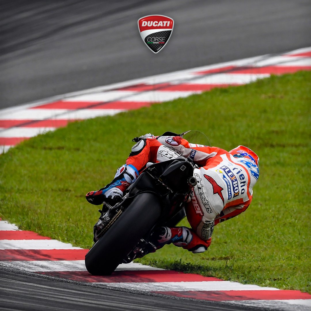 The art of sliding by <a href="/Official_CS27/">Casey Stoner AM</a> #forzaducati