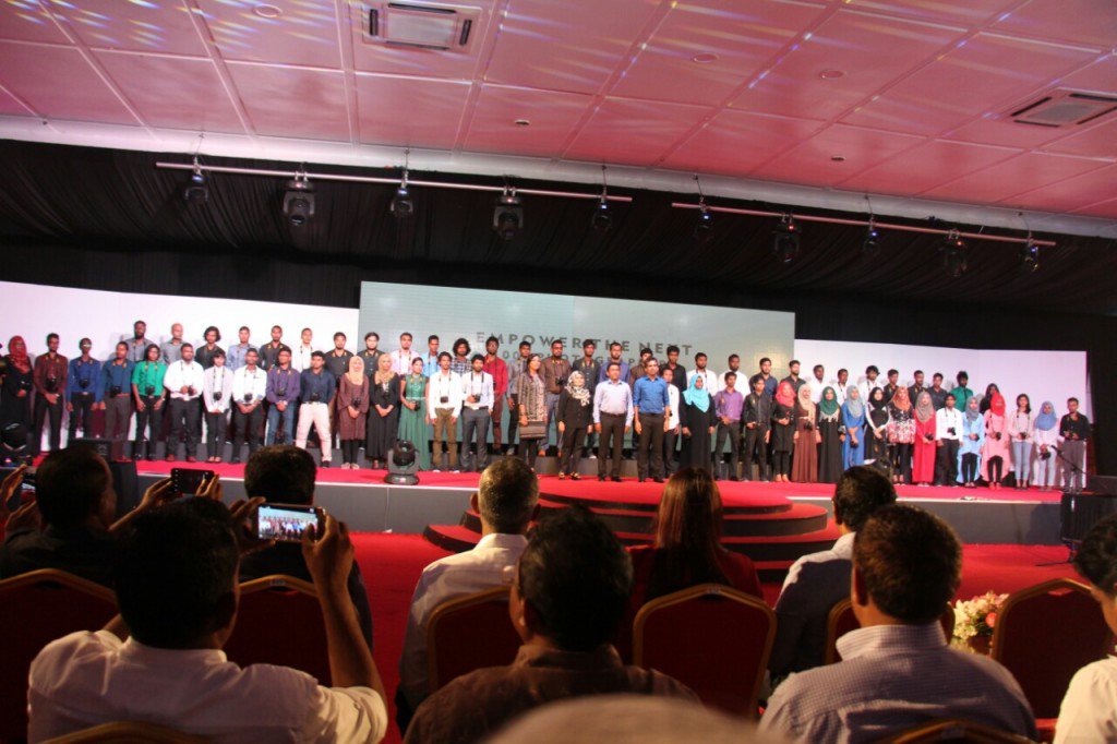avasmv's tweet photo. Photography ah thamreenukuraa zuvaanun ah camera dheefi  https://t.co/LADT8sQJBI https://t.co/yALdZEPhse