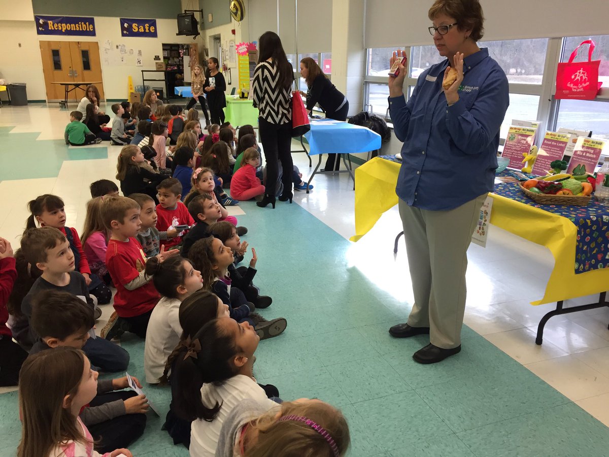 mtkinder's tweet photo. Loving hearing about the work in our community! #Servicelearningfair #mweschool Thanks #RedCross #mcspca #4H https://t.co/GaiwgS9rv8