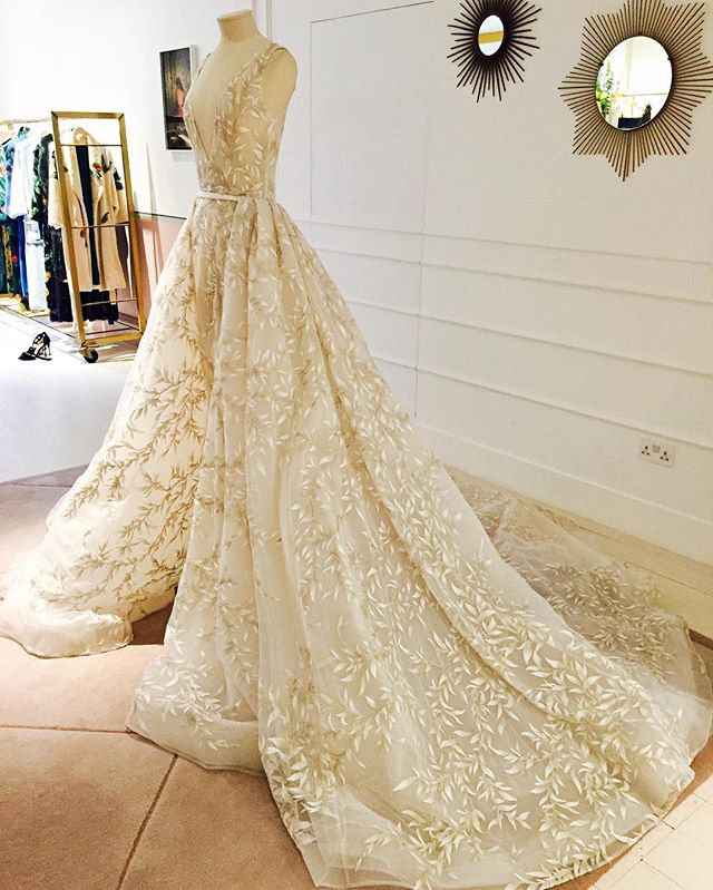 modaoperandi's tweet photo. Dispatch from the #ModaMews in London: Giving "Winter Whites" a whole new meaning! @Paolo_Sebastian #couture is here and it's major ♥️ https://t.co/s9s6WncsYf