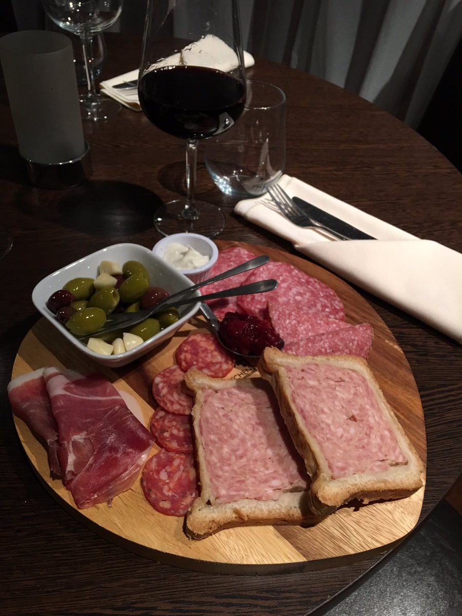 dishleeds's tweet photo. Enjoy a 2-4-1 Cocktails with one of our Platters served all day everyday https://t.co/Vgk28Rpcs6