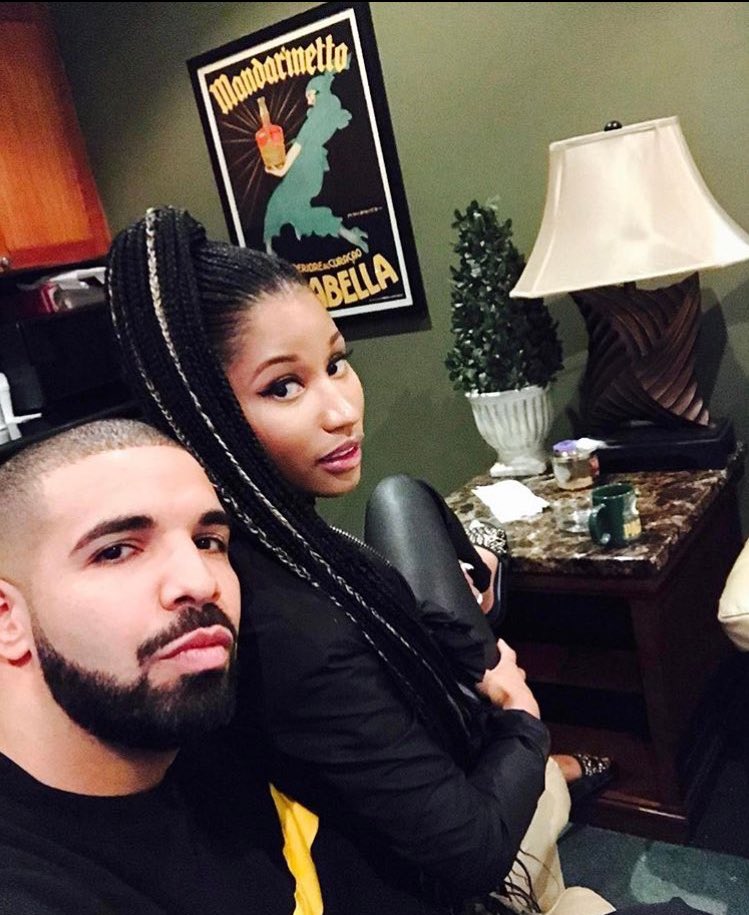 jamesss_101's tweet photo. We about to get some 🔥 music from Drake, Nicki &amp; Weezy again!!!! 🤗 The real Young Money🤑 https://t.co/fdQNPwsiM0