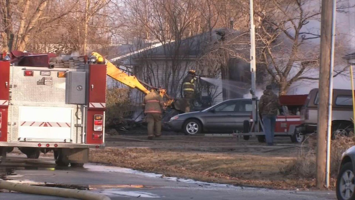 TheSecretList's tweet photo. Firefighter's House Burns-Killing His Wife &amp; Their 2 Kids
https://t.co/eWukbbFMQi @NFPA @IAFC @IAFFNewsDesk @NFSAorg @NAHBhome #firefighter https://t.co/edSmxIikX0