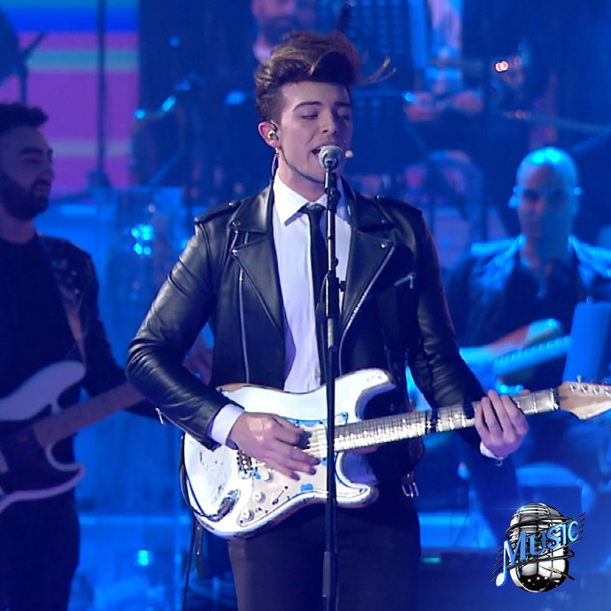 MUSICMEDIASET's tweet photo. Questa sera tornano i @TheKolors sul palco di #MUSICMEDIASET pronti? 
@Stash_theKOLORS https://t.co/cvR05OQhIH