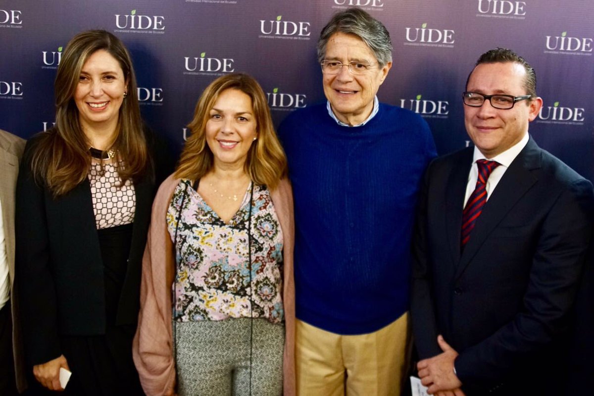 LassoGuillermo's tweet photo. Termina el conversatorio. Un placer visitarlos y responder las inquietudes de todos @UIDE https://t.co/Iv003qkbFl