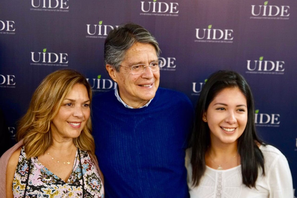 LassoGuillermo's tweet photo. Termina el conversatorio. Un placer visitarlos y responder las inquietudes de todos @UIDE https://t.co/Iv003qkbFl