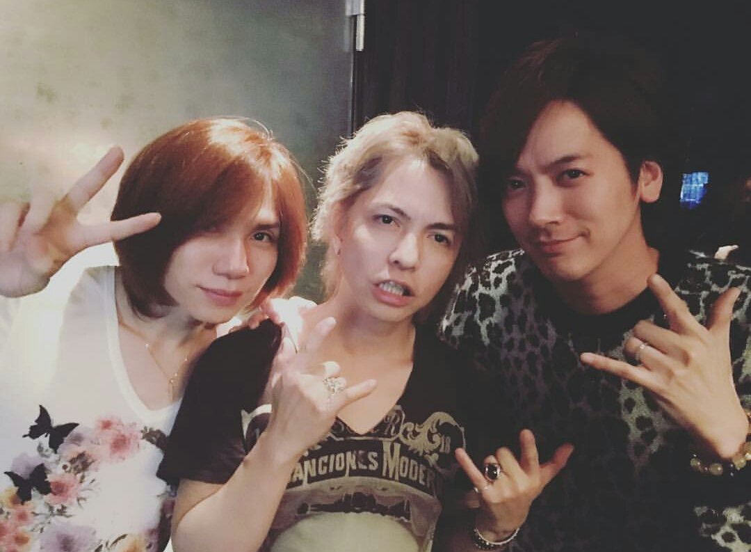 Amiko على تويتر なんかさ綺麗なおじさん 好きって言うとさ え おじさん好きなの みたいな感じで言われるけどさ これだけ綺麗なおじさんいたら 惚れるでしょ やばいでしょ