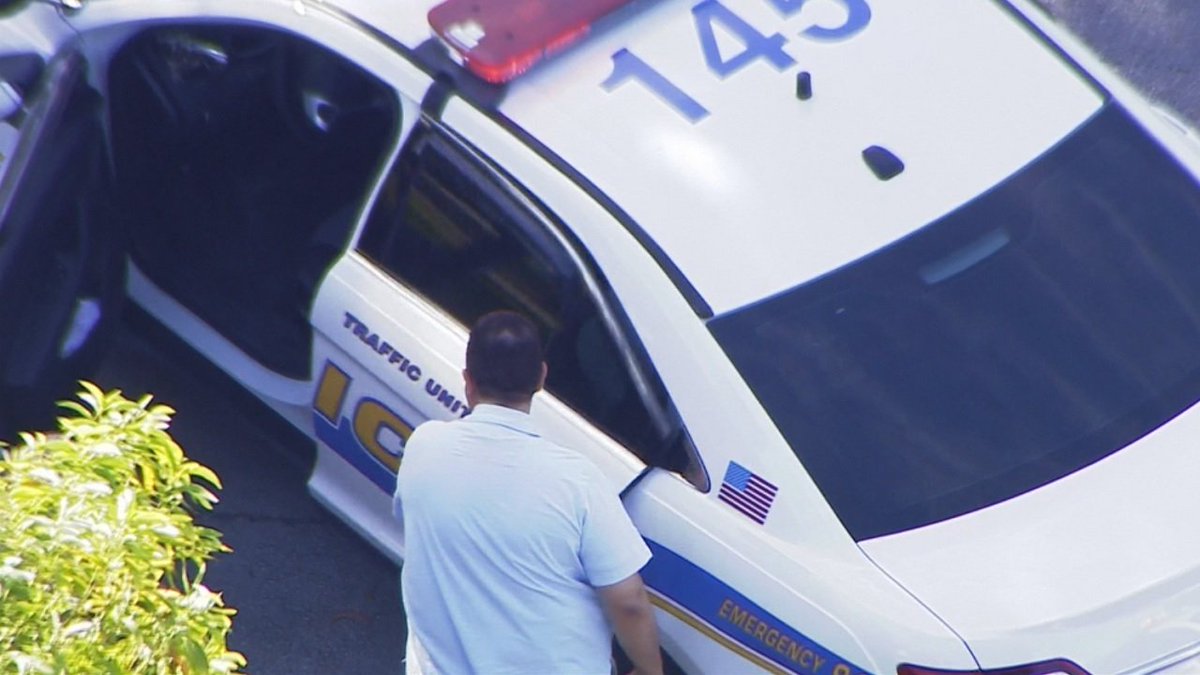 2 in custody after tackling officer in West Miami, police say bit.ly/2jDBl2h https://t.co/cXfVcy8S5H