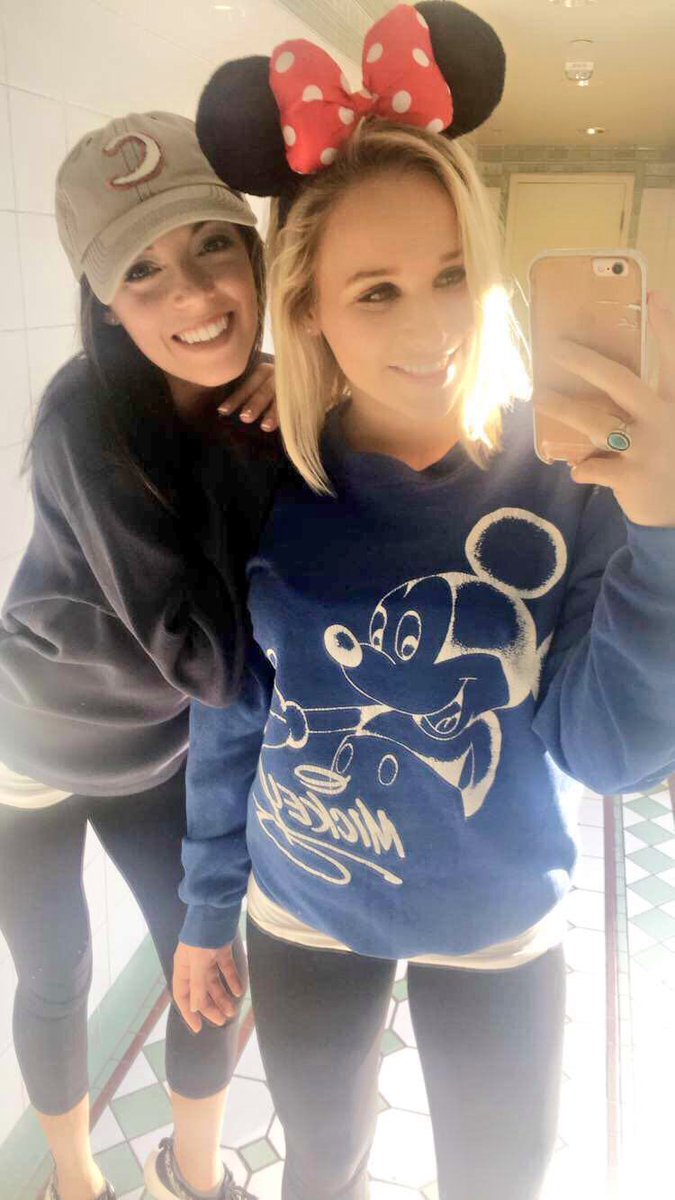 talialynnboggan's tweet photo. @Disneyland date with my bestie @amber_papst 🐭❤️ https://t.co/Fx4SQFEGRx