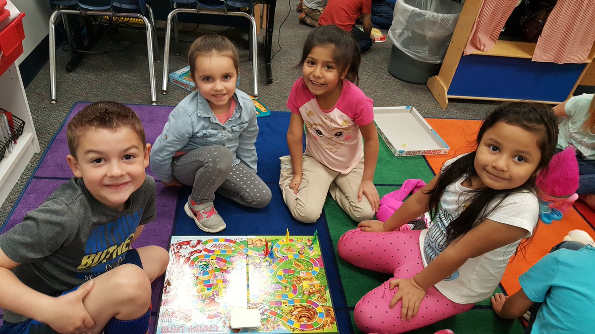 RobbinsRockinK's tweet photo. FUN AND GAMES! @lse_montgomery #gspd2017 #happyclassrooms #kinderlove #kidslovetheclassics https://t.co/vCJOBd3Gxs