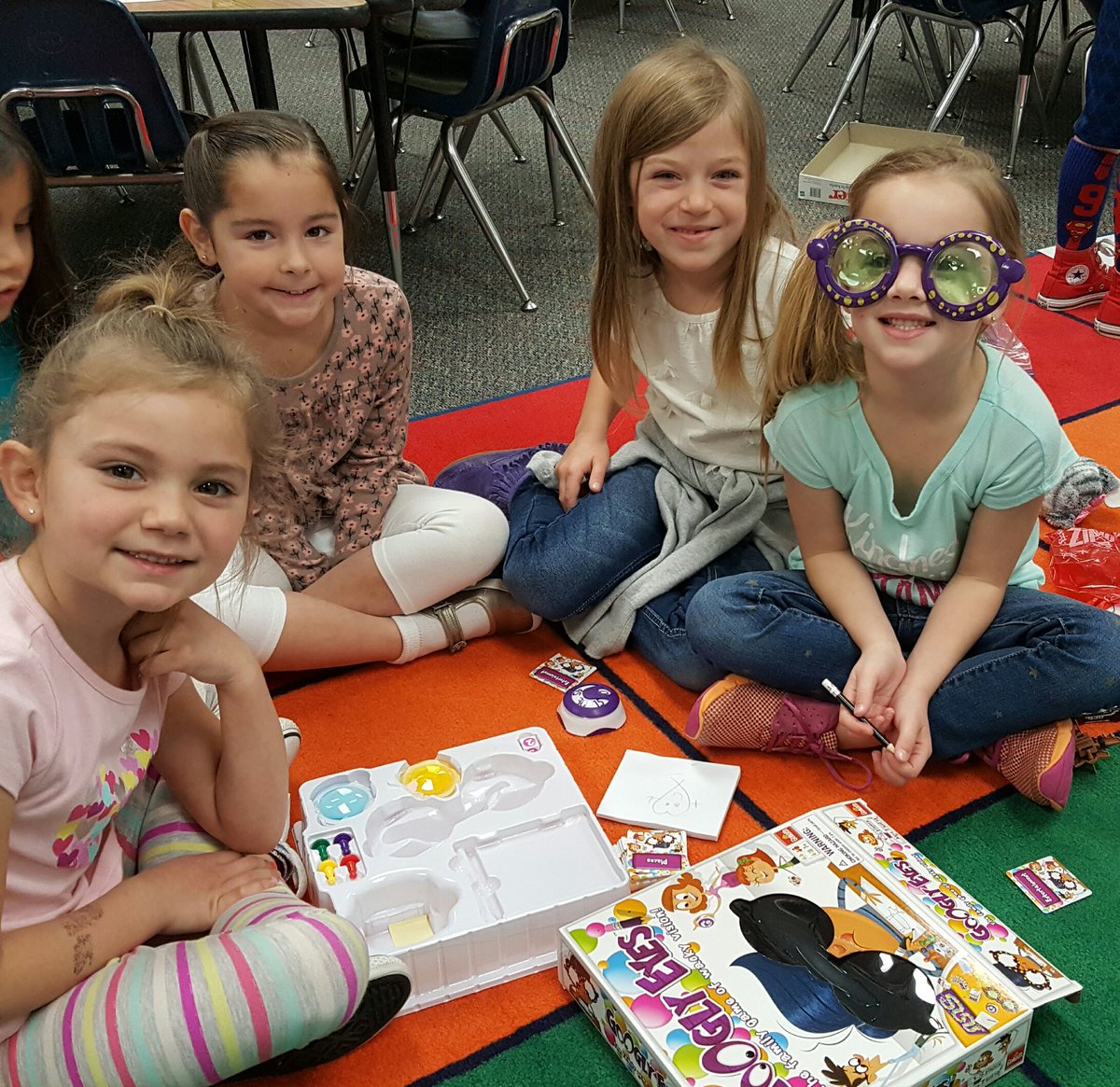 RobbinsRockinK's tweet photo. FUN AND GAMES! @lse_montgomery #gspd2017 #happyclassrooms #kinderlove #kidslovetheclassics https://t.co/vCJOBd3Gxs