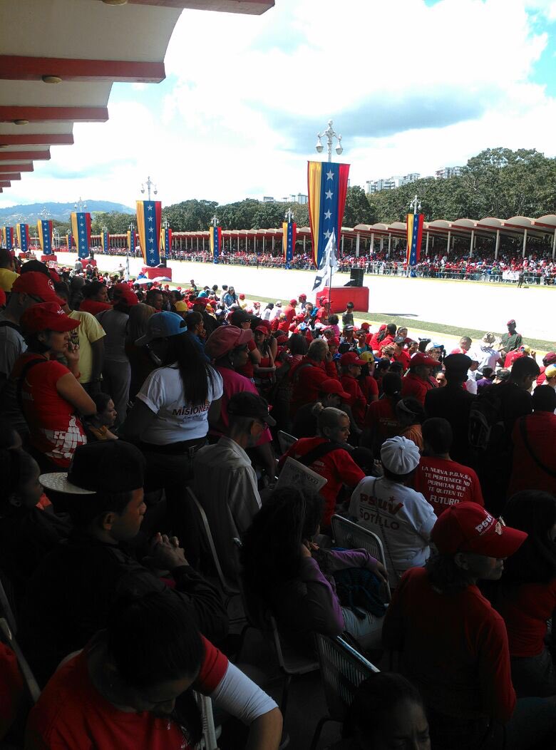 mintransporteve's tweet photo. #Hoy la familia #Mpptop participa en el Desfile Cívico-Militar Zamora 200 #YoSoyZamora https://t.co/REDyod4YHl