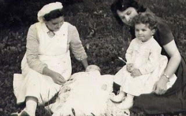 paolomarzi1971's tweet photo. "Il baliatico": quando le donne garfagnine emigravano per fare da balia ai bimbi delle signore ricche.https://t.co/F8biZJG3vj https://t.co/f5CZxDaanJ