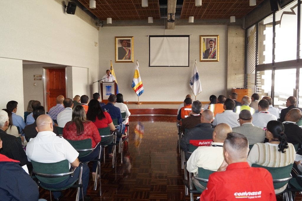 mintransporteve's tweet photo. En @SVMI se llevó a cabo reunión con los #OrganismosdeSeguridad del Estado y  aerolíneas,  para fortalecer la vigilancia del equipaje https://t.co/467an8rZCj
