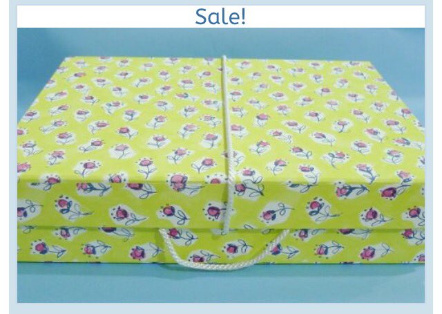 EmptyBoxCo's tweet photo. Here is a box to match the gorgeous #canaryyellow #EmmaStone dress in #LaLaLandMovie ... 30% off! #sale #yellow #devon #designer https://t.co/c0UDPdAeTP