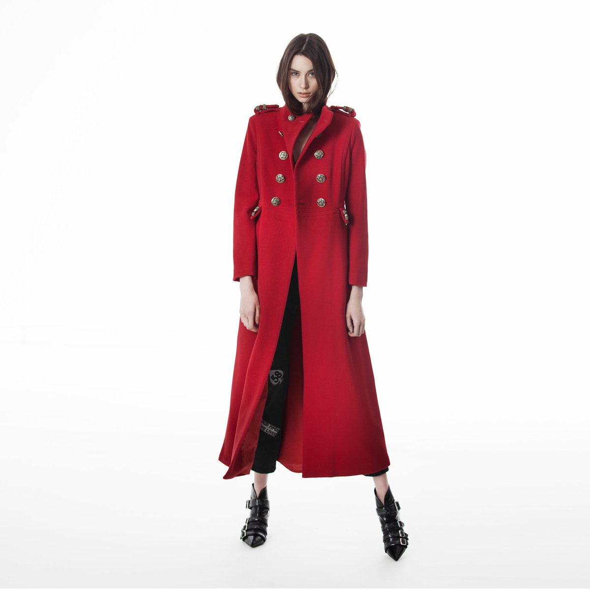 Marcona3's tweet photo. History Repeats / So I put on my coat #historyrepeats #fw17 #aw17 #paris #pfw #milan #mfw #vintage #luxury #coat #patches #marcona3 https://t.co/dQLpokmJFg