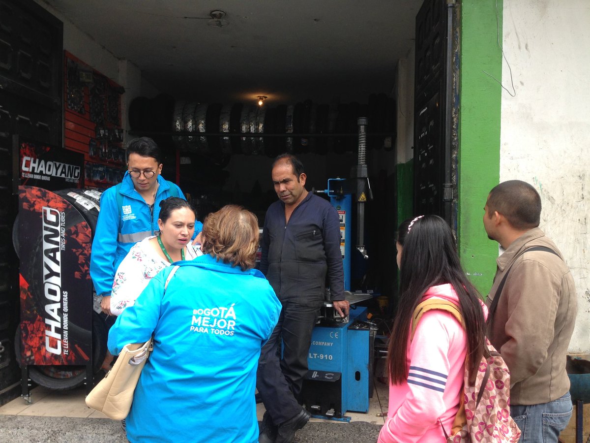 FerneyArboledaS's tweet photo. @AmbienteBogota @GobiernoBTA Controlando&Capacitando Establecimientos de acopio de llantas nuevas y usadas #BogotaMejorParaTodos #SCASP https://t.co/sVrPdllvDQ