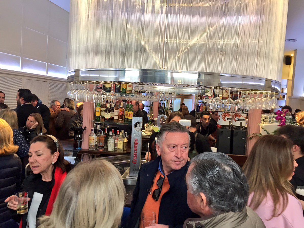 Hoy en la inauguración del restaurante La Antigua en el antiguo Gaudí. Mucho animo a Antonio y Loles. FELICIDADES!