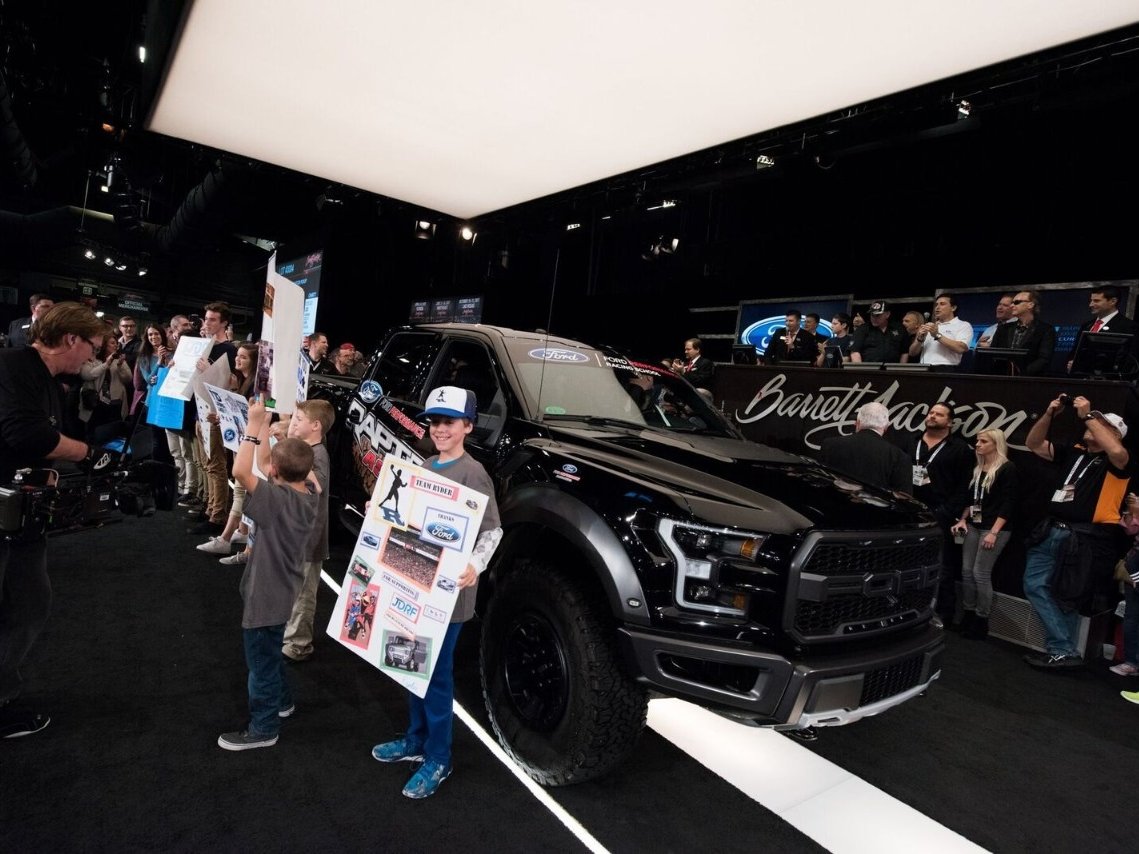 FeslerAutoMall's tweet photo. Sale of 2017 Ford F-150 Raptor Raises $207,000 for JDRF at Barrett-Jackson Scottsdale Auction https://t.co/AJoGYqaaNa https://t.co/SR2dF89162