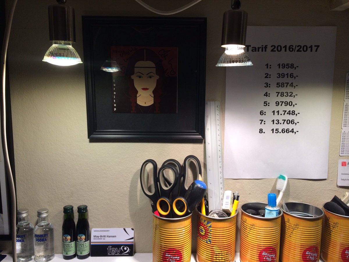 MayBrittHansen5's tweet photo. Funky Office Wall #Funkhauser #Idanielsen #fattypappaeddy #fattereskil #TURNITUP https://t.co/AJodf5XjPT