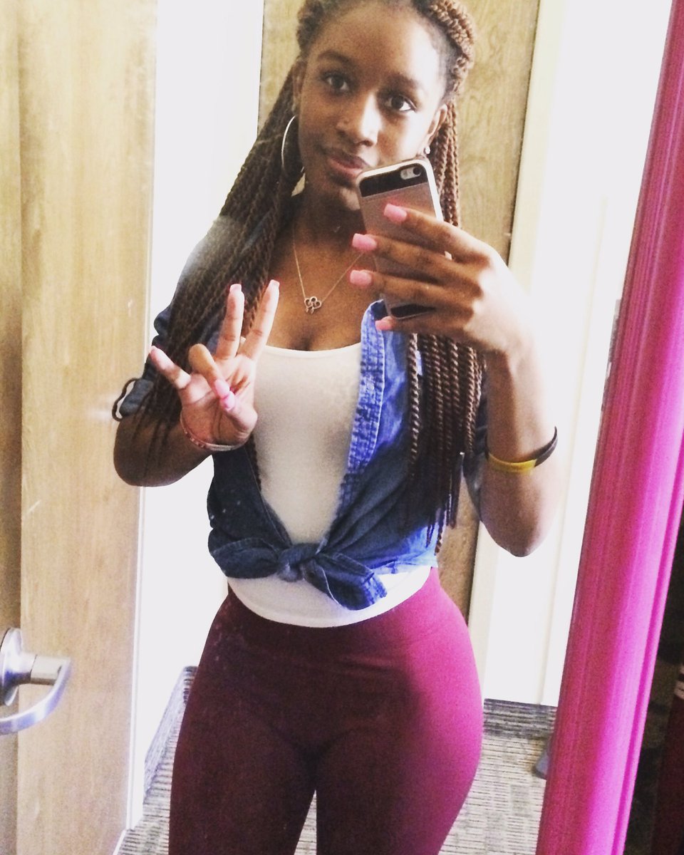 L3xii_P00h's tweet image. Who's your favorite Gamma Sig 😉❤️🐧 #WeeOop #gammasigmasigma #WeeOopWednesday #GammaSigWeek #MyASU