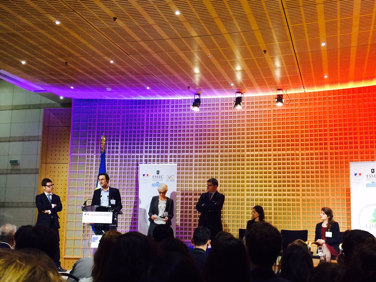 Gomez89Ana's tweet photo. @Unilever, grâce à ses déo compressés, est le gagnant de la catégorie réduction de l'empreinte carbone du #GPrixRSE de @ESSEC_PGC à @_Bercy_ https://t.co/yUXBcqj1jx