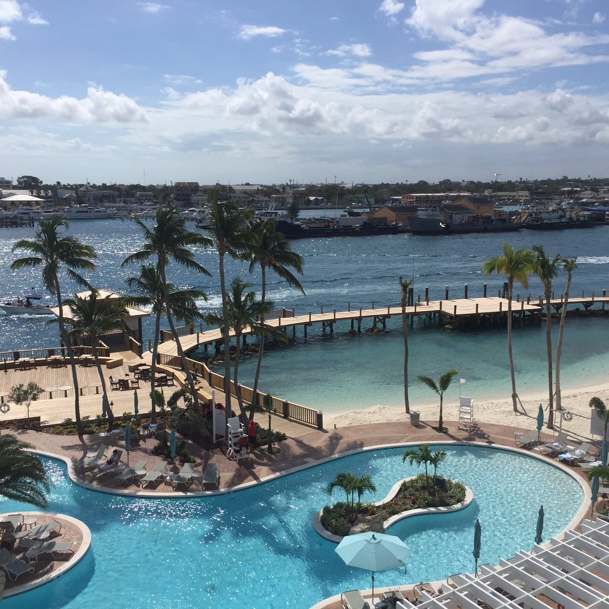 JetSetSarah's tweet photo. Checking out the view from (and rooms at) new #ParadiseIsland all-inc @Warwick_Buzz. #CHTAMarketplace17 @Nassau_Bahamas https://t.co/hRstWvi4Oj