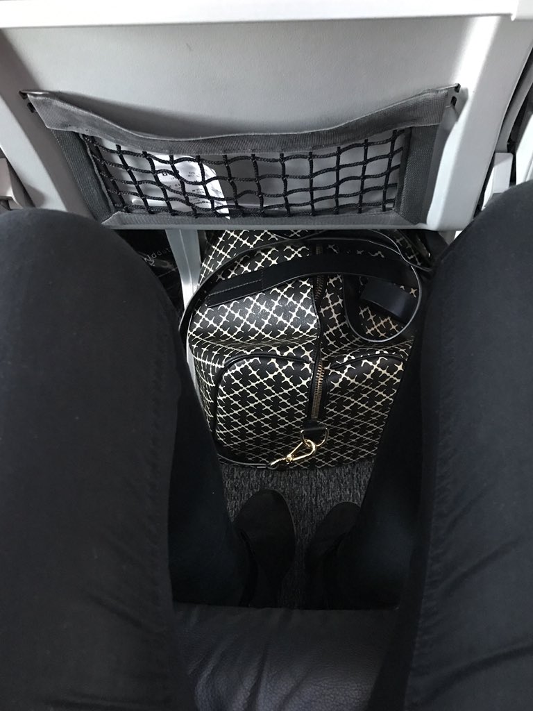 MrsRLindgren's tweet photo. Så här ser ett handbagage ut!!#hursvårtkandetvara #blirtrött https://t.co/DTYhNsGqdD
