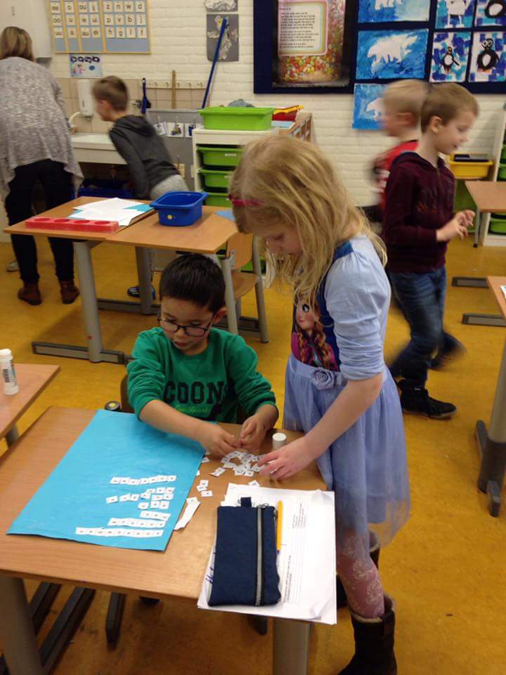 Bouwhof's tweet photo. In groep 3/4 hebben we in tweetallen woorden gemaakt van de letters van het woord Sneeuwman. https://t.co/622s0BJYS4
