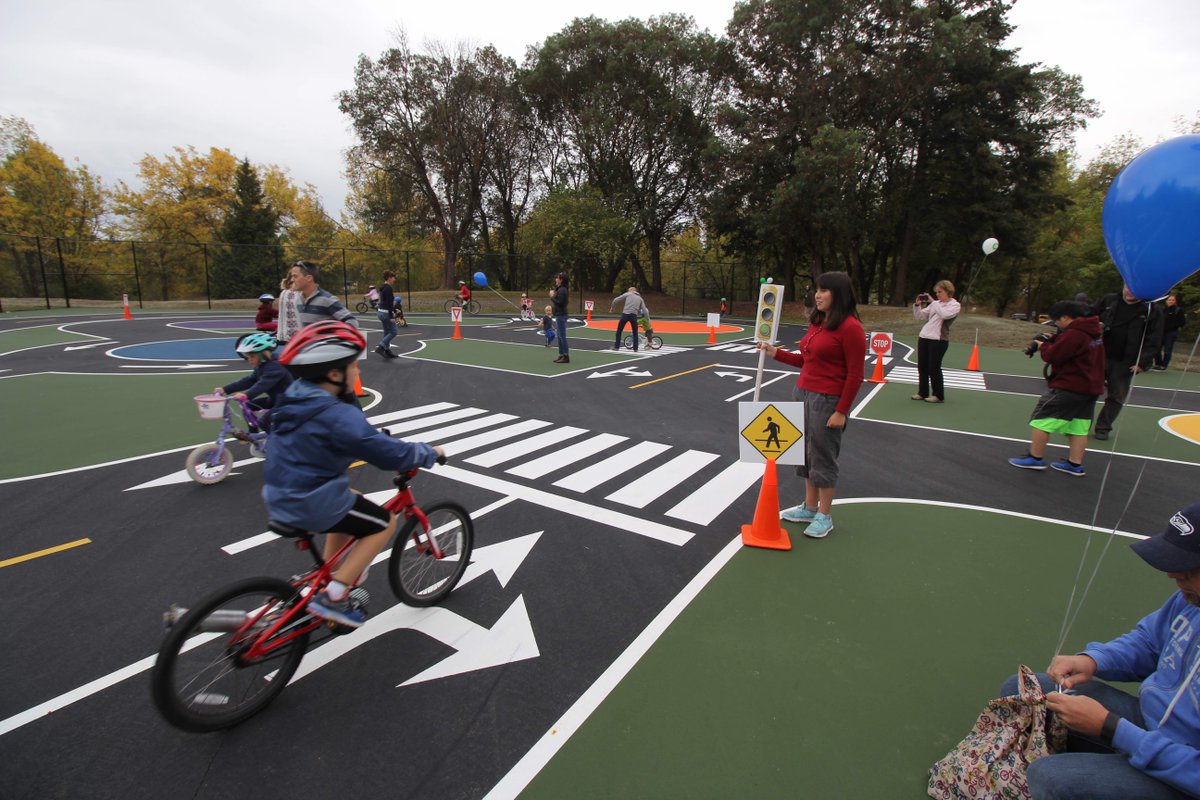 CascadeBicycle's tweet photo. Registration for Cascade Summer Camps is now open! NEW for 2017: Camps at White Center Bike Playground! https://t.co/TYEH85JSJh https://t.co/dMmX7Jgz1F