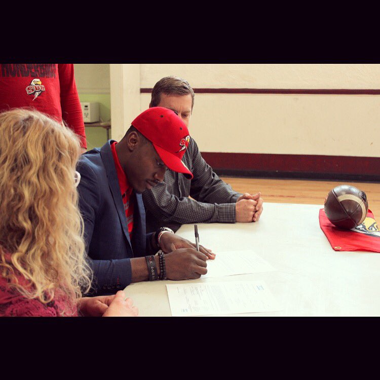 sommyIII's tweet photo. They freed the kid, it's show time!!!! Issa new season! #blessed #tbirds 🔴🔴 RIP DAD! https://t.co/fPftBYJDh3