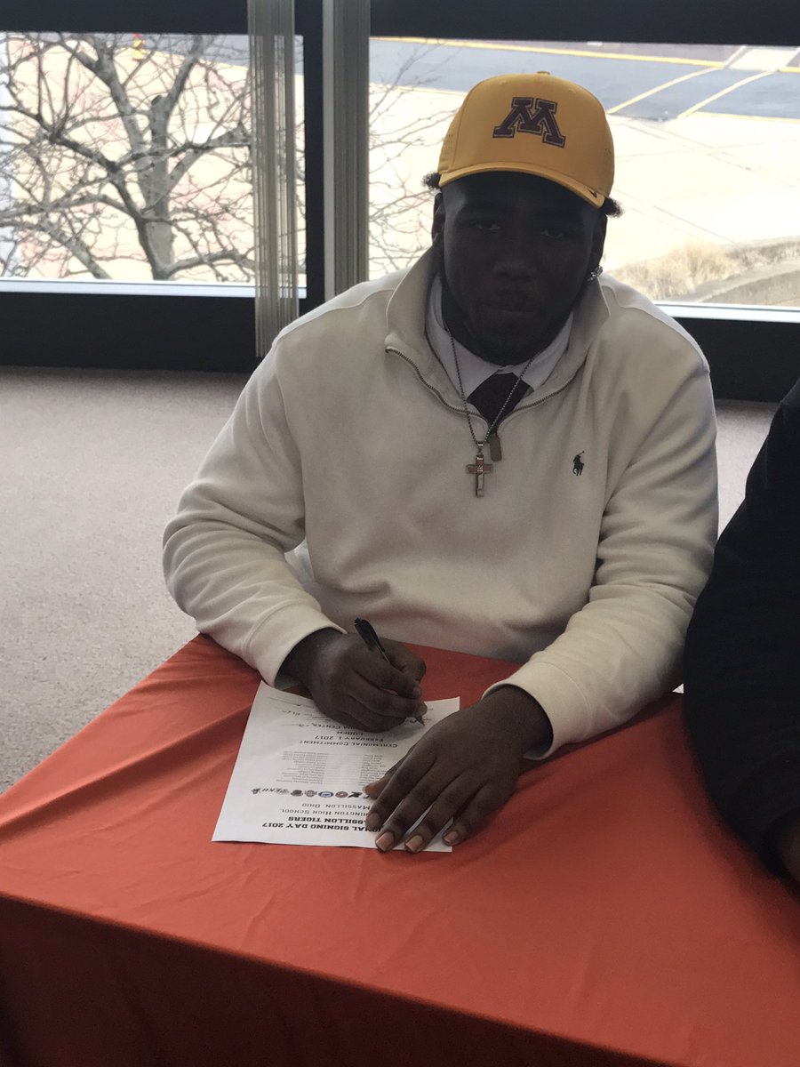 Congrats <a href="/MMrob75/">Malcolm Robinson Jr</a> for signing with <a href="/GopherFootball/">Minnesota Football</a> #TIG
