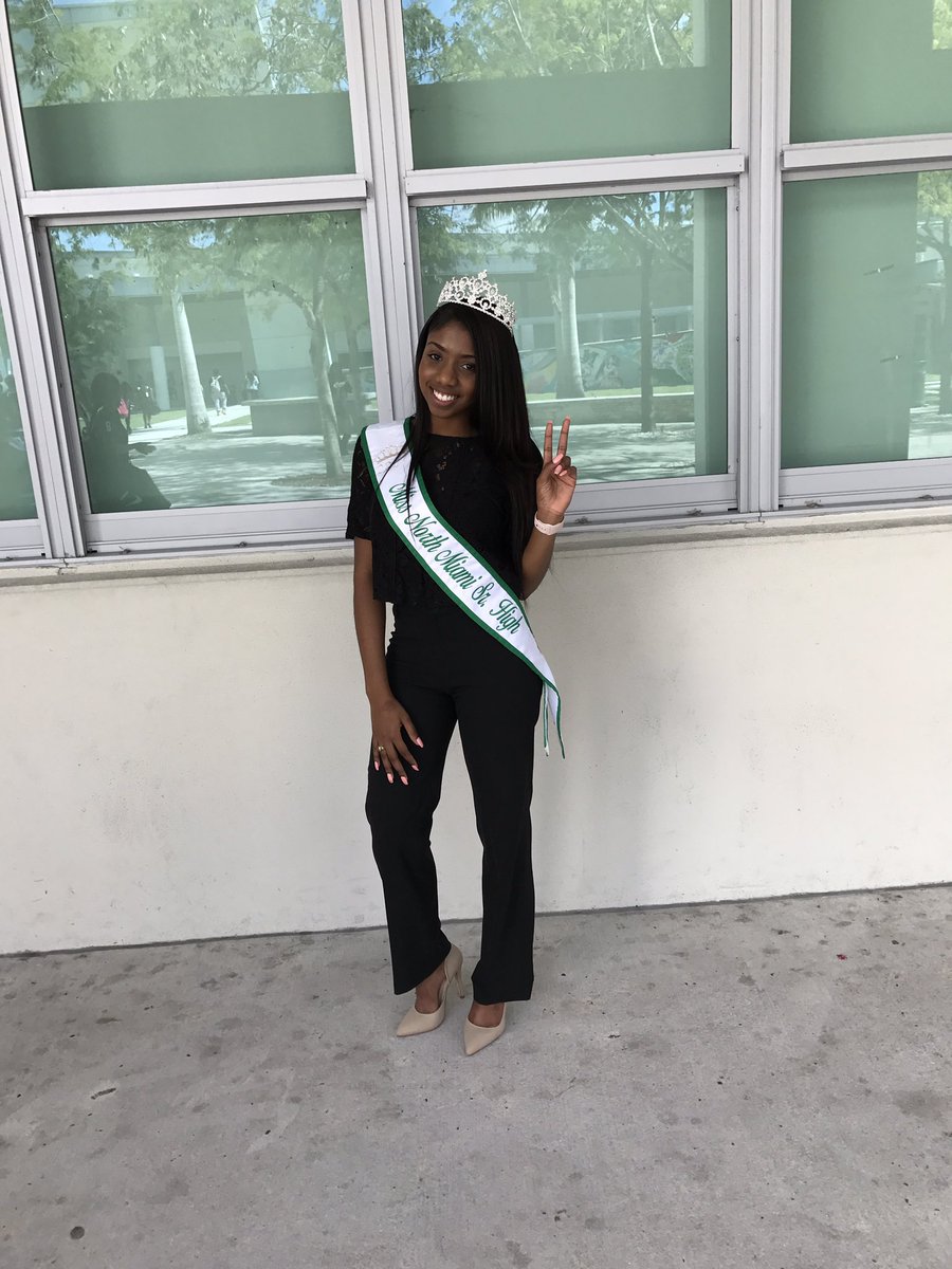 JaeeChicken's tweet photo. Miss North Miami 👑😍 #NMSH #2017 https://t.co/btesQWOk53