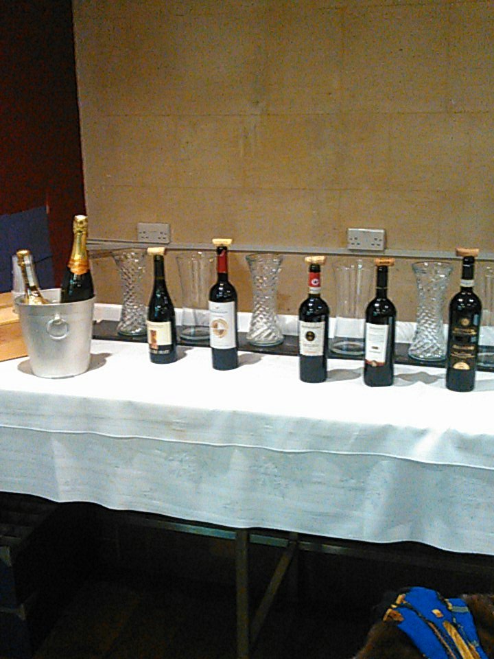 WineMoreTimeEM's tweet photo. Wine is ready for our Italian wine tasting !
#WineOClock #WineMoreTime #WineLover #StudentProject @EMNormandie @emn_student https://t.co/bKNUxV7ExA