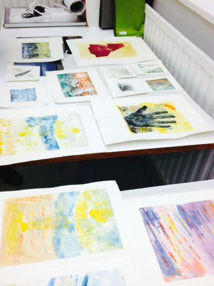 agnetaostlund's tweet photo. Höll en Collografikurs den 28 januari 2017. Många fina tryck blev det av flitiga kursdeltagare. Roligt och intensivt! https://t.co/1yVWIv1oaG