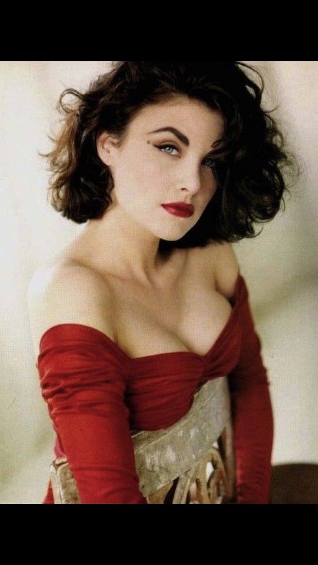 Happy birthday Sherilyn Fenn (1965). 