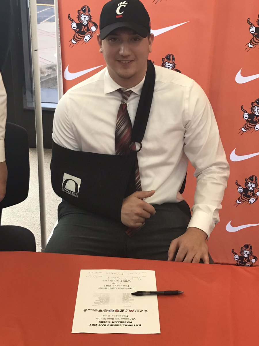 Congrats to @McConnell0605 for signing with <a href="/GoBearcatsFB/">Cincinnati Football</a> #TIG